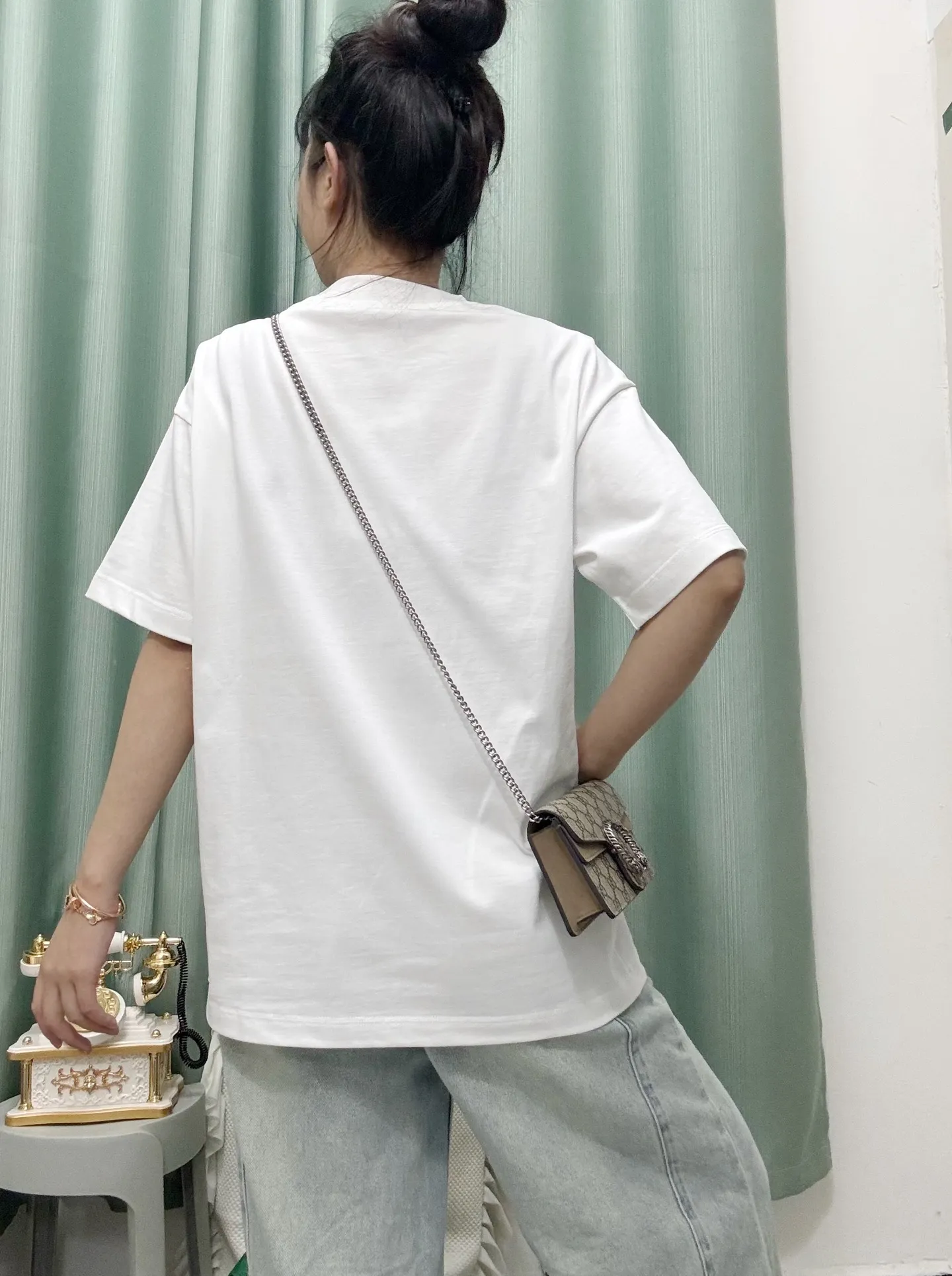 White ， Same Style